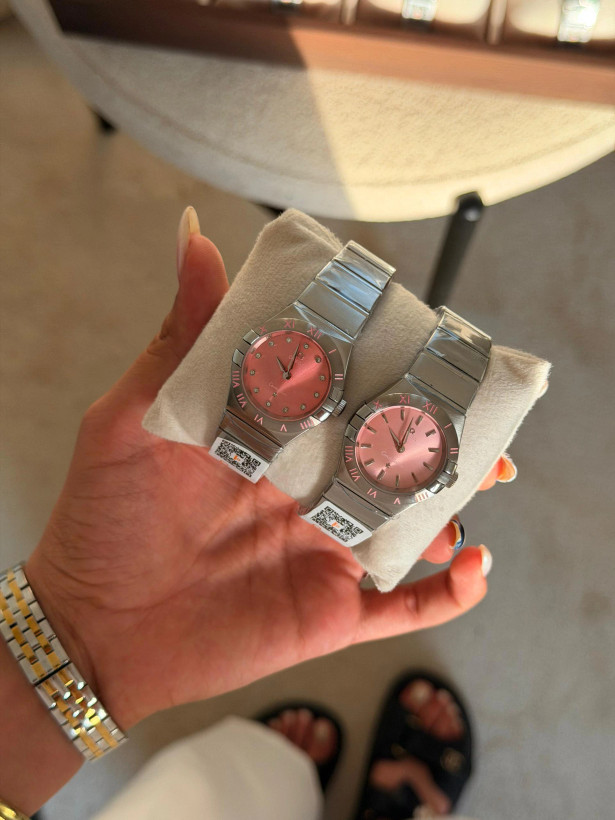 ساعت وارداتی (موتور ژاپن) امگا کانسلیشن Omega Constellation زنانه صورتی نگین دار