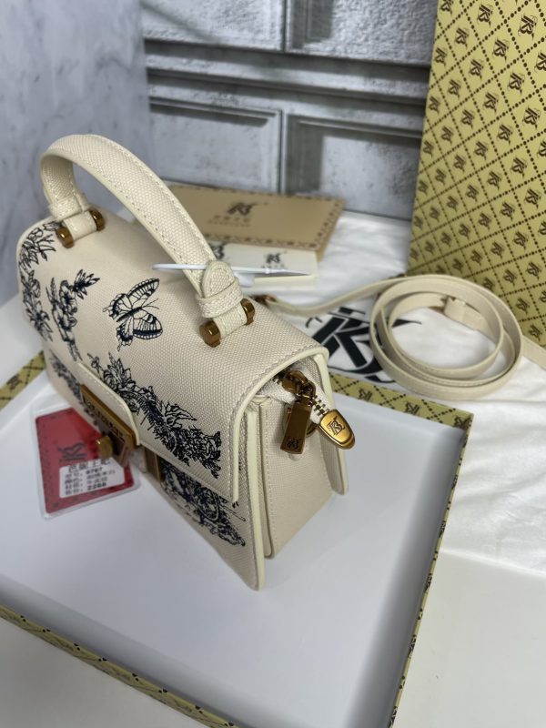 کیف دستی و دوشی زنانه برند KB مدل گلدوزی شده KB Brand Luxury (کد M122)