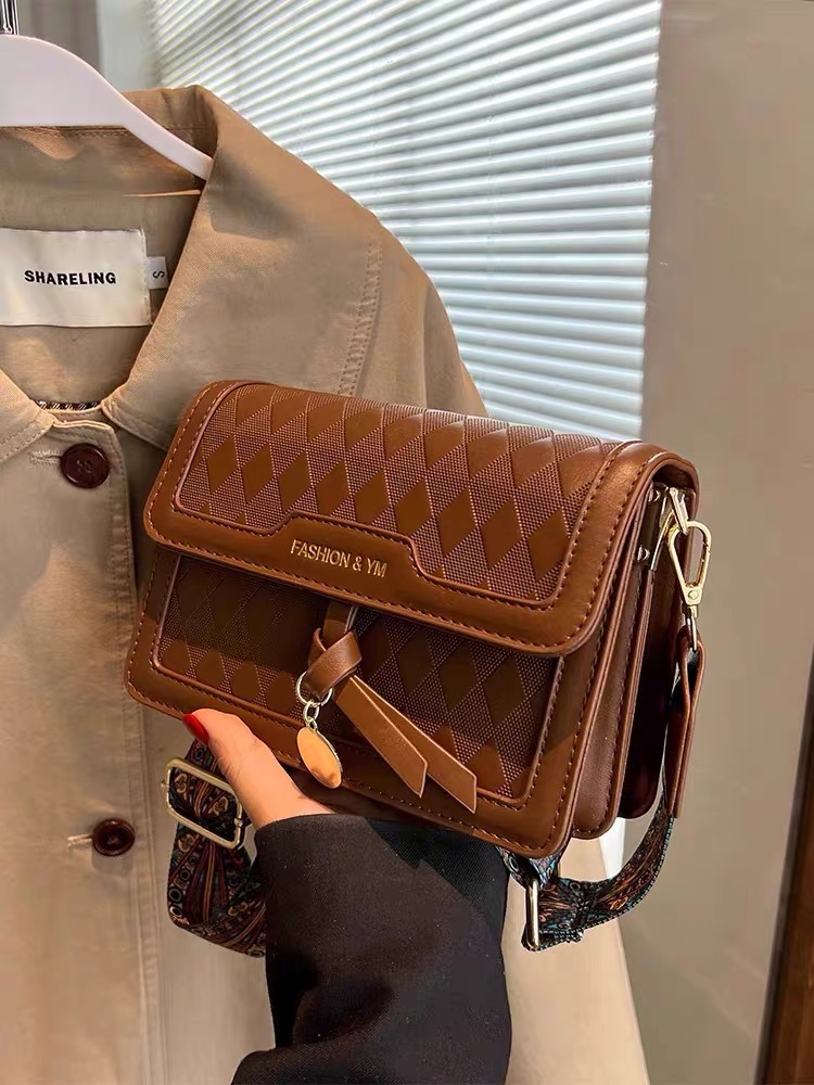 کیف وارداتی دوشی و دستی زنانه فشن اند وای ام مدل Fashion & YM(قهوه ای 689)