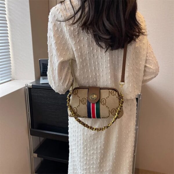 کیف وارداتی دوشی و دستی زنانه طرح مونوگرام MQ ام کیو (قهوه ای421)