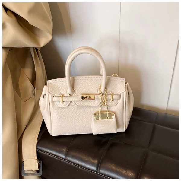 کیف وارداتی دستی و دوشی مدل Birkin طرح چرم فلوتر به همراه مینیبگ آویز(سفید853)