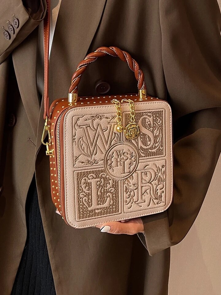 کیف دستی و دوشی باکس هنری برند Luxury Vintage مدل Embossed Monogram (عسلی 447)