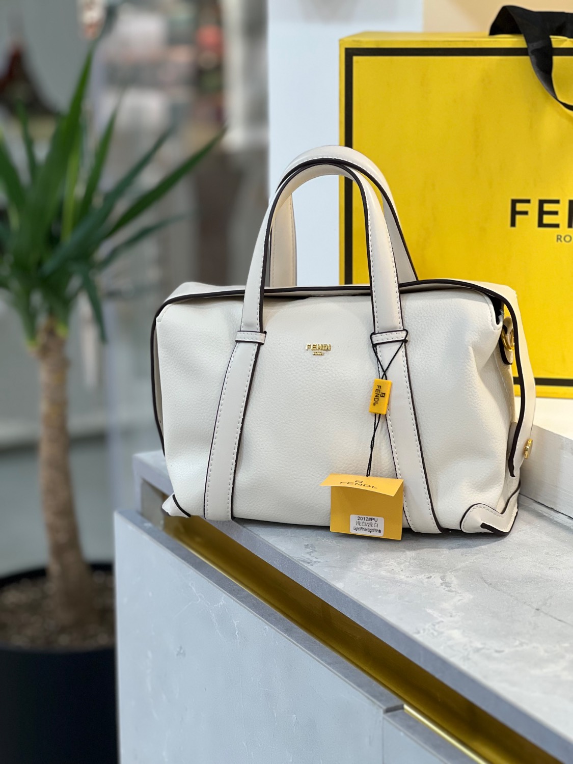 کیف وارداتی دستی و دوشی زنانه فندی Fendi مدل بوستان (Bowling) _ V سفید