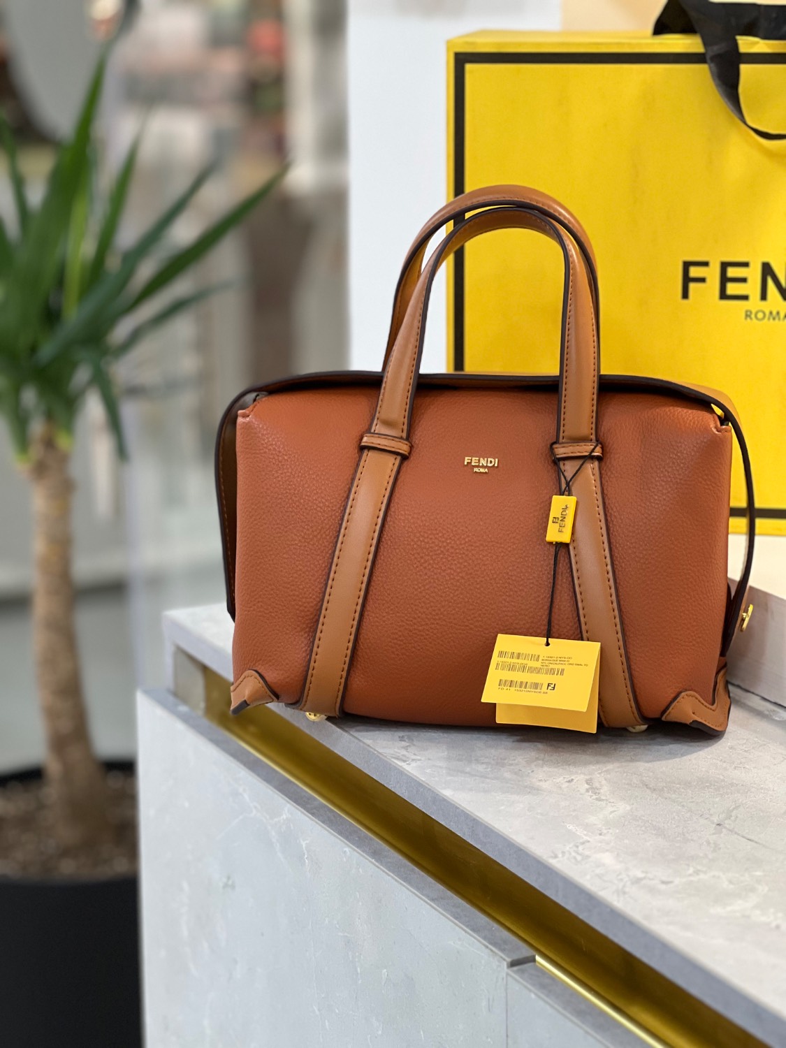 کیف وارداتی دستی و دوشی زنانه فندی Fendi مدل بوستان (Bowling) _ V قهوه ای روشن
