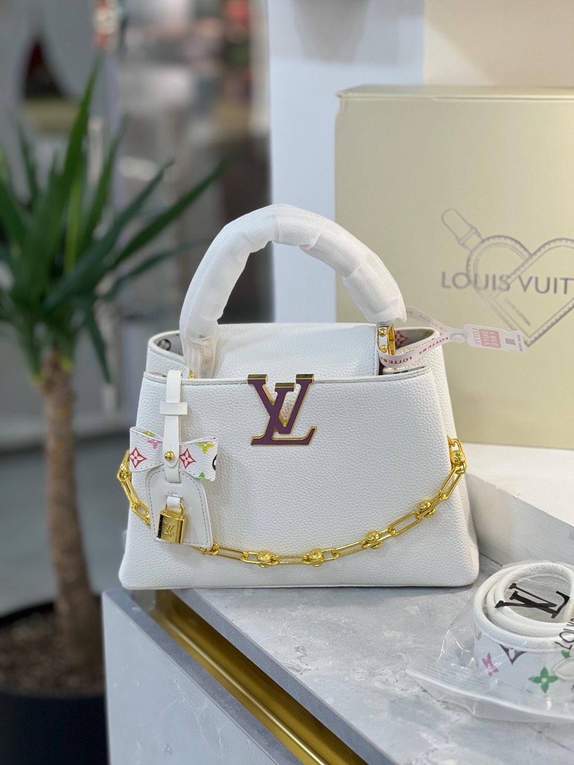 کیف وارداتی دستی و دوشی زنانه Louis Vuitton لوییس ویتون _ V سفید