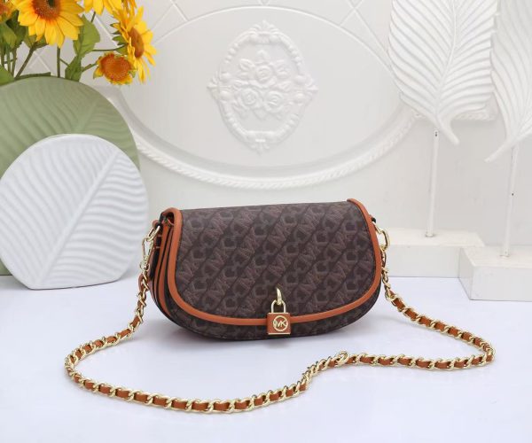کیف وارداتی دوشی زنانه بند زنجیری مدل Saddle Bag (قهوه ای M110)