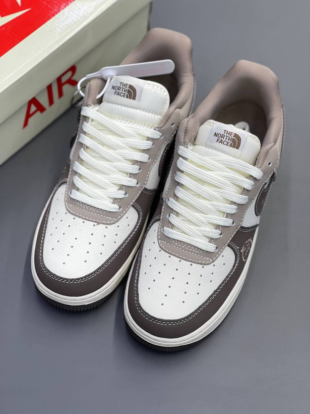 کفش کتانی وارداتی نایک ایر جردن 1 لو نورث فیس Nike Air Jordan 1 Low (قهوه ای سفید)