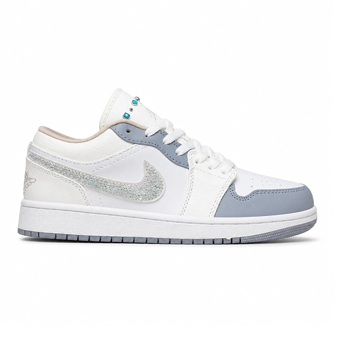 کفش کتانی وارداتی نایک ایر جردن 1 لو Nike Air Jordan 1 Low (سفید طوسی)