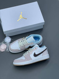 کفش کتانی وارداتی نایک ایر جردن 1 لو Nike Air Jordan 1 Low (سفید خاکی)