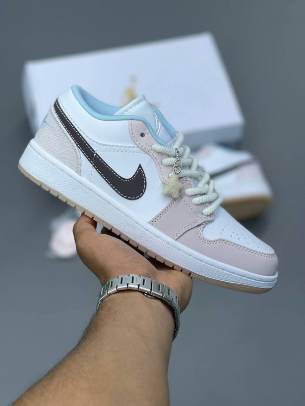 کفش کتانی وارداتی نایک ایر جردن 1 لو Nike Air Jordan 1 Low (سفید خاکی)