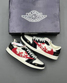 کفش کتانی وارداتی ایر جردن 1 لو تراویس مشکی سفید با جزییات قرمز Air Jordan 1 Low