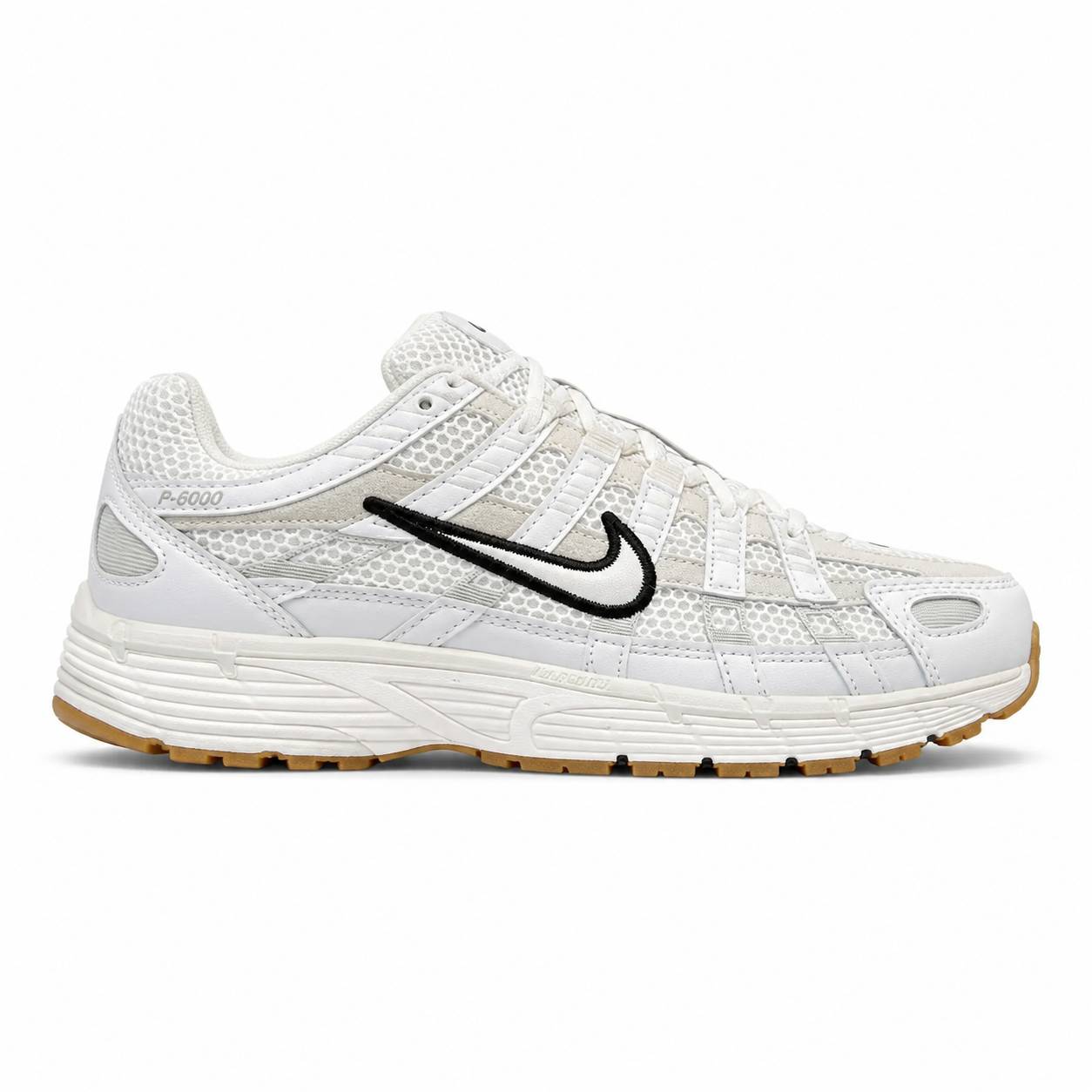 کفش کتانی وارداتی نایک مدل Nike P 6000 پیاده‌روی روزانه استایل‌های خیابانی (سفید یخی با جزئیات آبی ملایم)