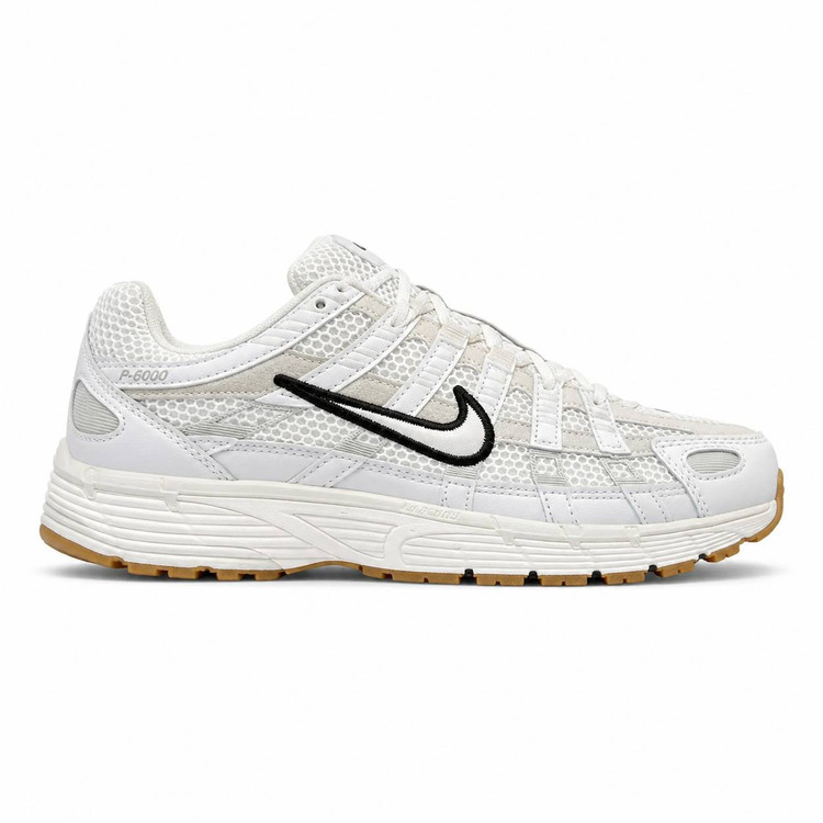 کفش کتانی وارداتی نایک مدل Nike P 6000 پیادهروی روزانه استایلهای خیابانی (سفید یخی با جزئیات آبی ملایم)