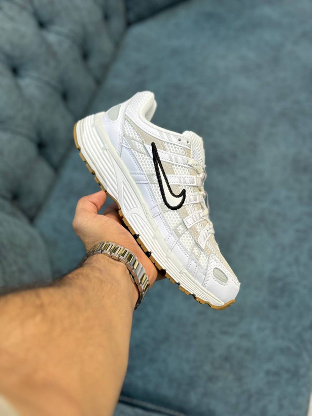 کفش کتانی وارداتی نایک مدل Nike P 6000 پیادهروی روزانه استایلهای خیابانی (سفید یخی با جزئیات آبی ملایم)