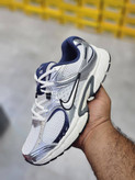 کفش وارداتی مخصوص پیادهروی و رانینگ نایکی Nike مدل P-6000 ( سفید و سرمهای تیره و نقرهای)