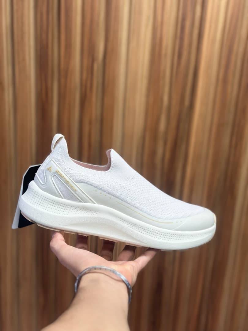 کفش پیادهروی و راحتی مردانه هامتو مدل Humtto Nature – بدون بند (Slip-on) سفید اورجینال