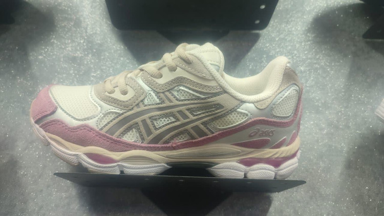 کفش وارداتی اسیکس مدل جی Asics GEL-NYC مخصوص پیادهروی و روزمره