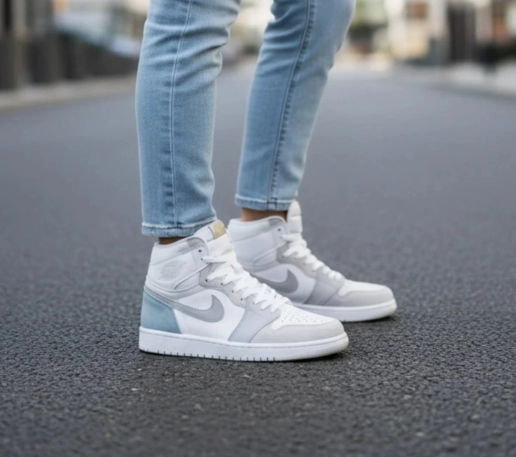 کفش وارداتی نایک ایر جردن 1( Nike Air Jordan1 ) سفید طوسی آبی