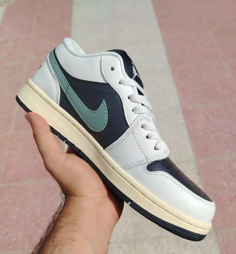 کفش وارداتی نایک ایر جردن 1 ( Nike Air Jordan 1 ) مشکی سفید کفی کرم